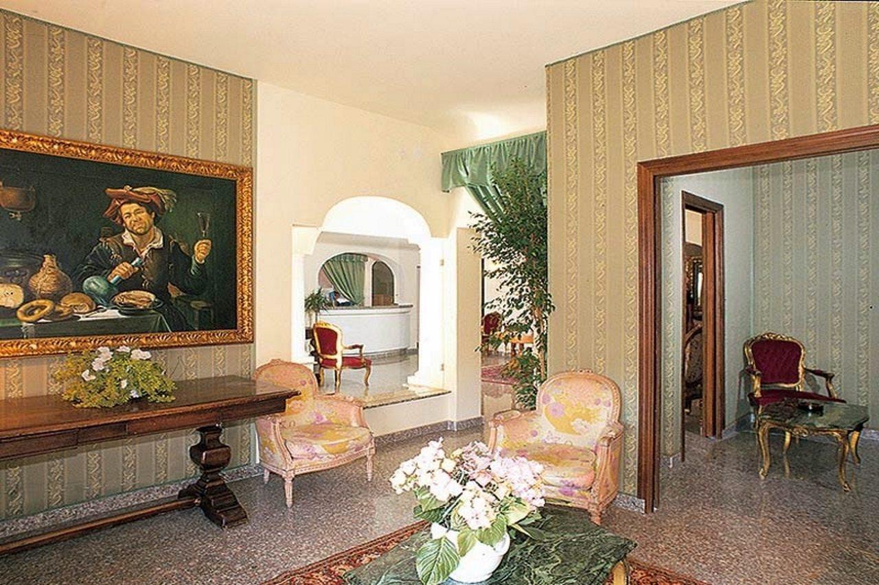 אולביה Colonna Palace Hotel Mediterraneo מראה חיצוני תמונה