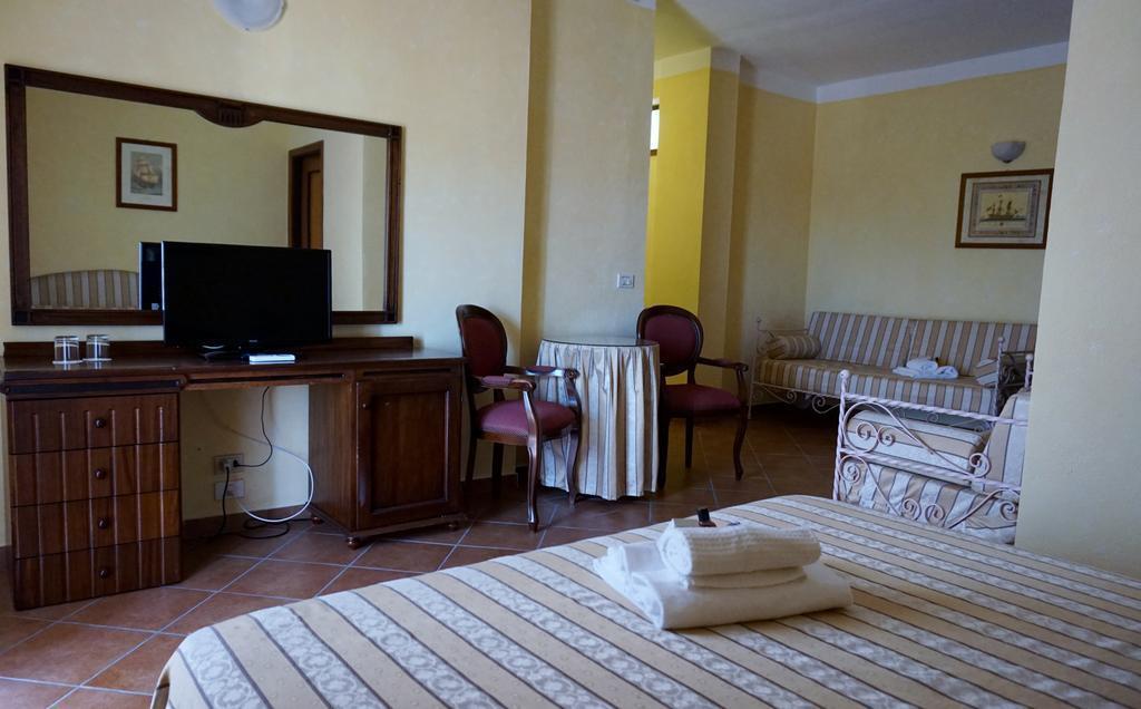 אולביה Colonna Palace Hotel Mediterraneo מראה חיצוני תמונה